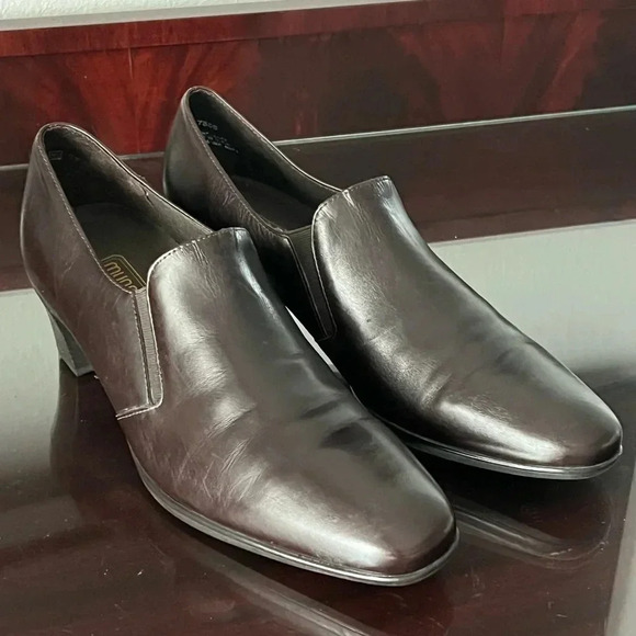 Munro ladies heeled loafers. Size 11M, leather, excellent cond.,  Brown trend! - Picture 4 of 15